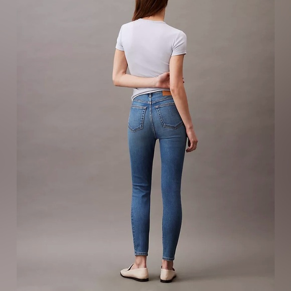 💙FINAL SALE💙 Vintage Calvin Klein High-Rise Slim Fit Jeans – Light Wash Size 25 - Picture 4 of 9